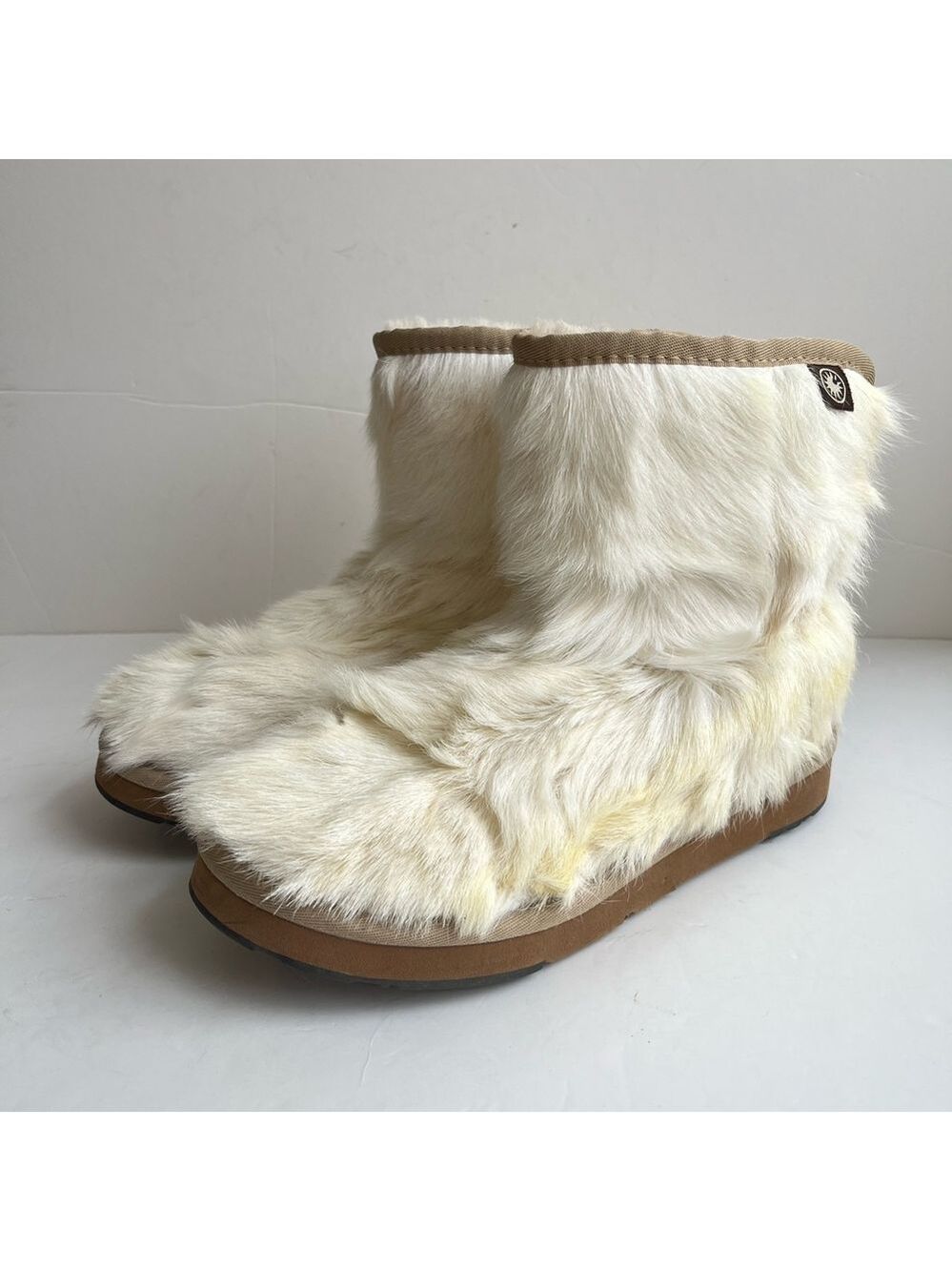 AU&MU White Sheepskin Boots Size 6